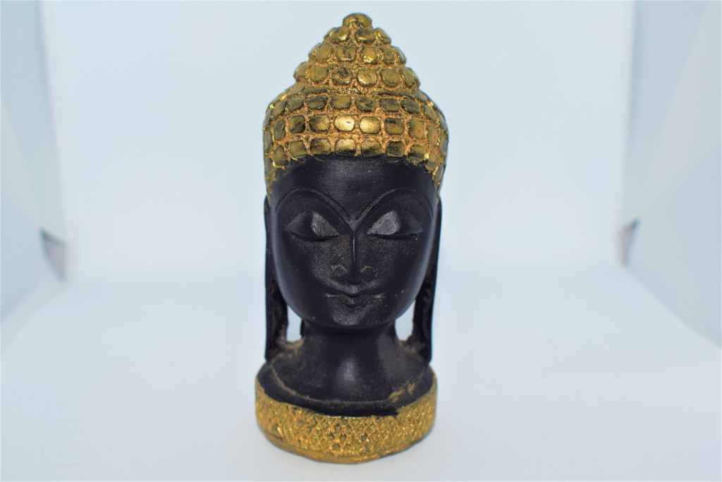 Gautam Buddha meditating statue